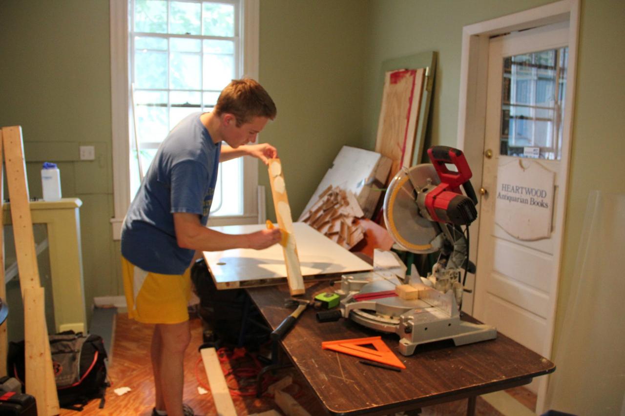 Spencer builds desks out of doors - Bezos style - in HackCville in 2012